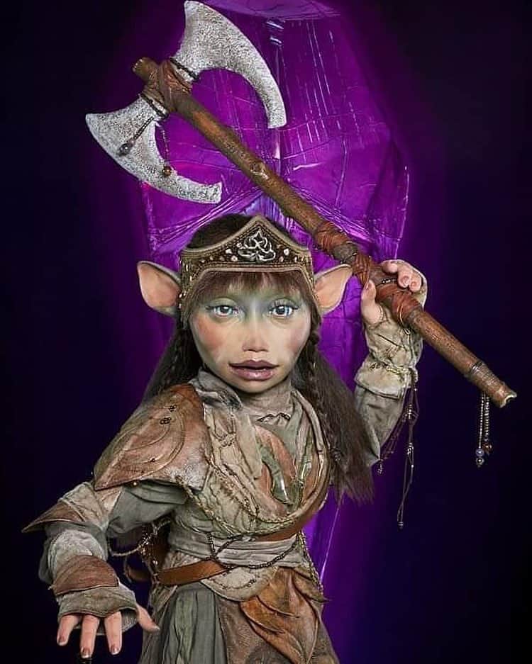 レナ・ヘディのインスタグラム：「Maudra Fara .. I get to voice this warrior ... @darkcrystalofficial 💜💜💜💜💜💜💜 #childhooddreams August 30th @netflix」
