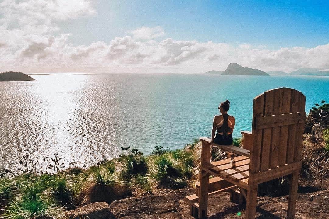 Australiaさんのインスタグラム写真 - (AustraliaInstagram)「With a view this good, an ordinary chair just wouldn’t do. 🤩 @courtneys.sams enjoyed the best seat in the house on @hamiltonisland, looking out to the sparkling waters of #GreatBarrierReef in @queensland. With squeaky white beaches, crystal clear waters and an abundance of marine life, "Hamo" (as the locals affectionately call it) is the largest inhabited island in the @whitsundaysqld. Have your camera fully charged for the perfect holiday snaps at all the Instagrammable vantage points on the island, just like this one! 📸  #seeaustralia #thisisqueensland #lovewhitsundays #travel #thegreatoutdoors」6月27日 15時00分 - australia