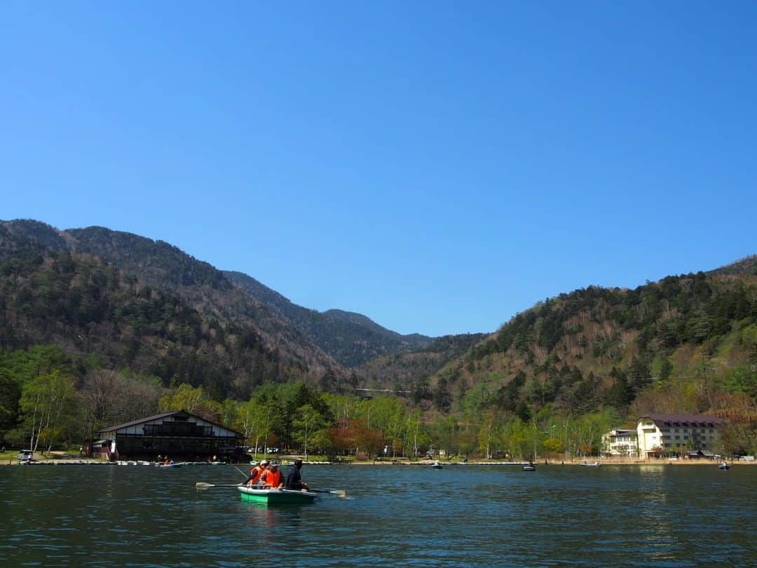 日本の国立公園さんのインスタグラム写真 - (日本の国立公園Instagram)「Follow: @nationalpark_japan⠀ Location: Lake Yunoko/湯ノ湖⠀ .⠀ On Lake Yunoko, you can set a boat afloat to take in the view and enjoy fishing.⠀ .⠀ On our Instagram, we will also share wonderful photos of National Parks of Japan posted on Instagram with the tag #nationalparksjp. We look forward to your participation!⠀ .⠀ #NikkoNationalPark #日光国立公園 #福島県 #栃木県 #群馬県⠀ .⠀ #NationalPark #nationalparks #nature #findyourpark #instafollow #japan #landscape #landscape_lovers #ourplanetdaily #landscapephotography #hiking #outdoors #traveling #travel #explore #visitjapanjp #日本 #國家公園 #일본 #국립공원 #国立公園」6月27日 15時00分 - nationalpark_japan