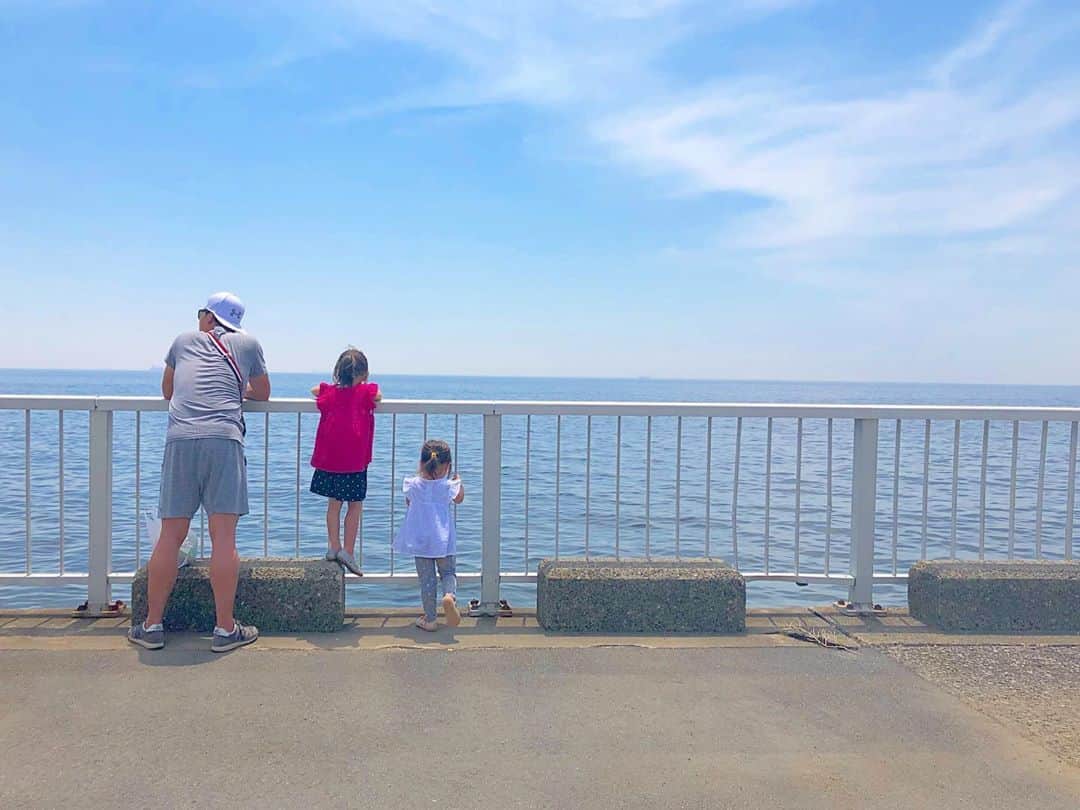 Megumiのインスタグラム：「こんな気持ちいい公園✨ 近所にあったら毎日行っちゃう👍  以前、ディズニーのホテルに泊まった次の日に行った公園♪♪♪ お泊りディズニー後のススメ。😍 #有明 #東京 #公園 #子供と行きたい公園 #高州海浜公園 #子供とおでかけ #海の見える公園 #セレブレーションホテル」