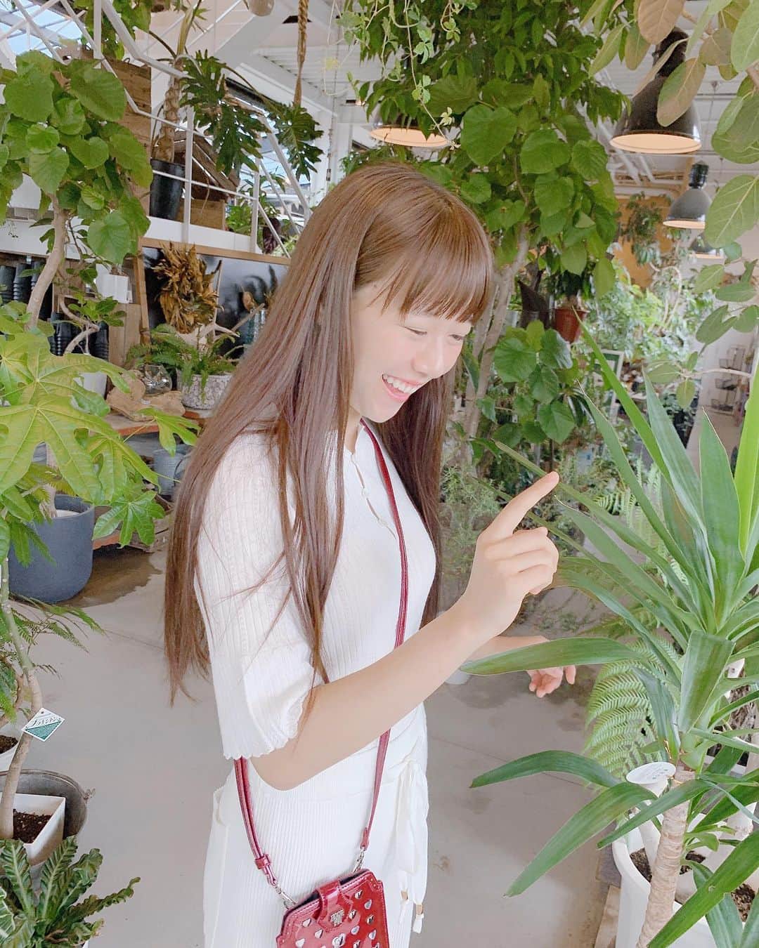 宮内桃子さんのインスタグラム写真 - (宮内桃子Instagram)「植物🌿 優しい生き生きとした植物たちに エネルギーをもらいました。  #今日の服装 #今日のコーデ #laymee #セットアップ」6月27日 15時01分 - bakemonomomo