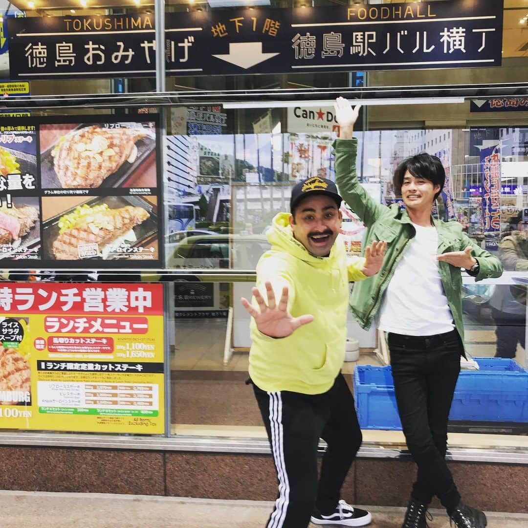 松下 宣夫さんのインスタグラム写真 - (松下 宣夫Instagram)「徳島でライブやります。  初めての故郷での自主ライブ。  チケットの取り置きもできるので是非ともご連絡下さい。  #徳島 #徳島ライブ #ゆったり感 さん #中山女子短期大学 さん #みとっしー さん #デニス #7/6土曜 #とくぎんトモニプラザ #ご連絡お待ちしております」6月27日 15時03分 - dennis_matsushita