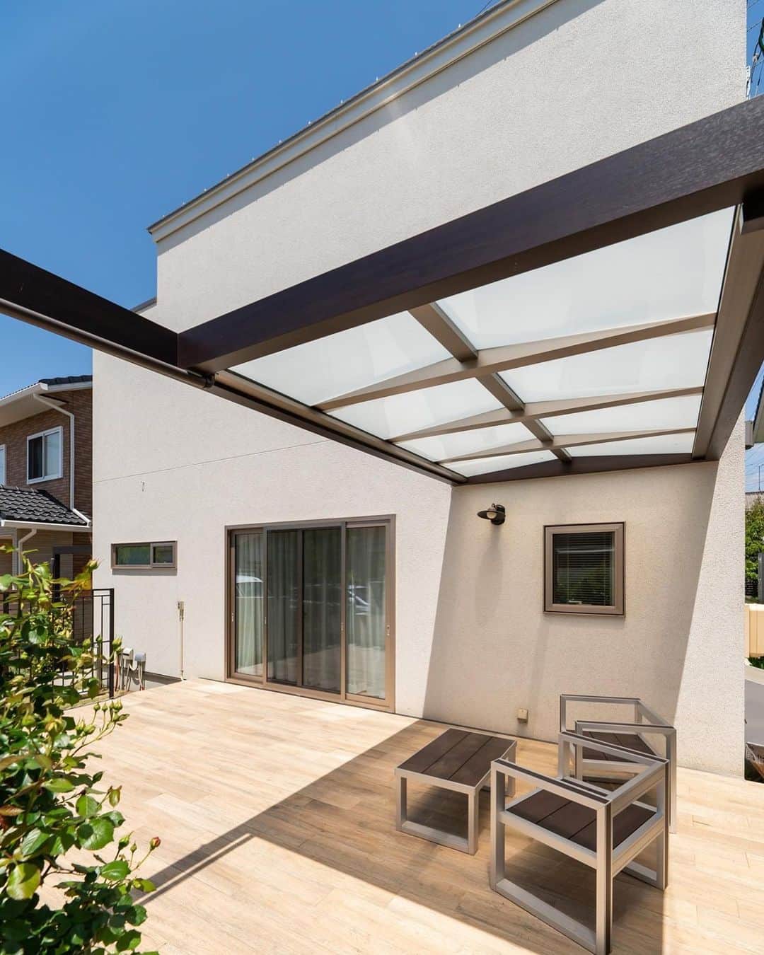 ココチエ建築設計株式会社さんのインスタグラム写真 - (ココチエ建築設計株式会社Instagram)「お庭で過ごすのに気持ちの良い季節になりました。オーナーさんの想いの強さは良い家の尺度に比例します。  こちらのお家は、ホームページの施工事例 【 SORA 】 でご紹介しています。  設計士とつくる高性能デザイン住宅 ココチエ一級建築士事務所 http://cocochie.com/ ---------------------------★ more　pictures ☞　@cocochie_style ---------------------------★ #ココチエ #ココチエ一級建築士事務所 #cocochie #新築 #リフォーム #安曇野 #松本市 #信州 #一級建築士 #家族 #パッシブデザイン  #暮らし #デザイン #設計士とつくる家 #設計士と直接話せる #デザイナーズハウス #注文住宅 #自分らしい暮らし #住むを楽しむ #シンプル」6月27日 6時15分 - cocochie_style
