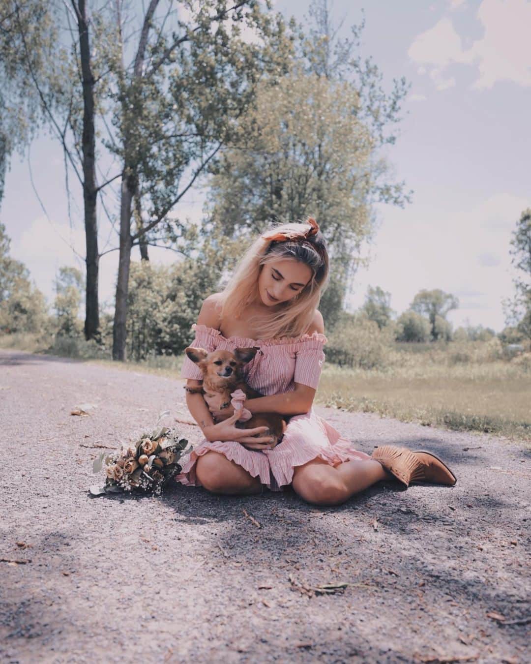 Kalyn Nicholsonのインスタグラム：「on Wednesday’s we upload lookbooks🌻 I linked my summer’19 look book in my bio which means we’ve got two videos left to go in this lil summer series, bet you can guess the final two✨」