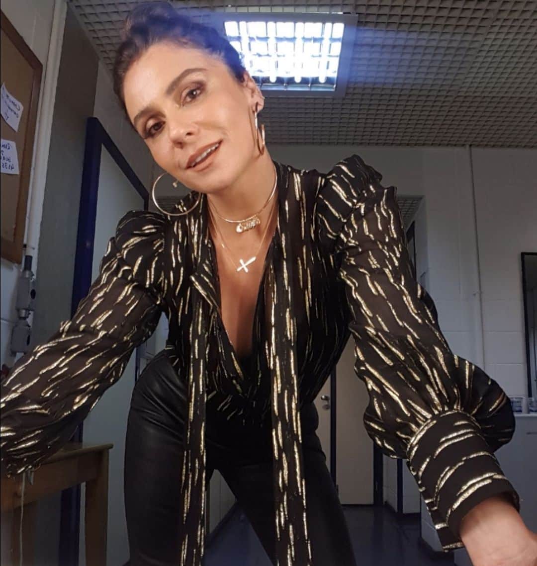 Giovanna Antonelliのインスタグラム：「‘Lookinho’de hoje!!! 🖤#gravando🎬」