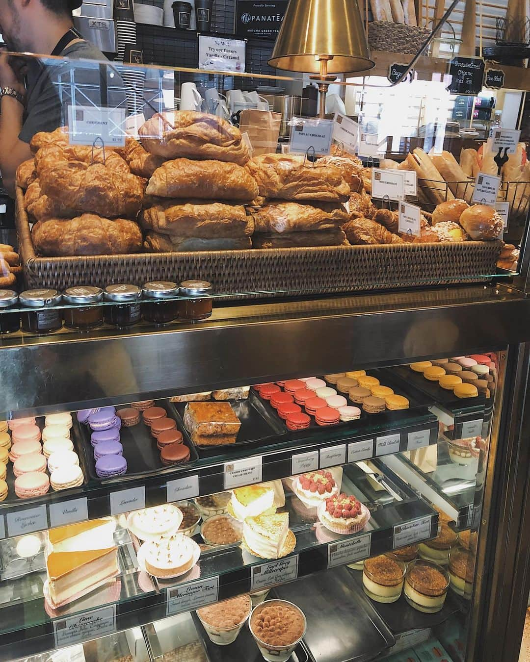 翁安芸さんのインスタグラム写真 - (翁安芸Instagram)「Cute little French Cafe near the central park☕️❤️ セントラルパークへ行く前に立ち寄った可愛いフレンチカフェ❤️ #newyork #nyc #cafe #belamicafe #ニューヨーク」6月27日 6時12分 - akinyc