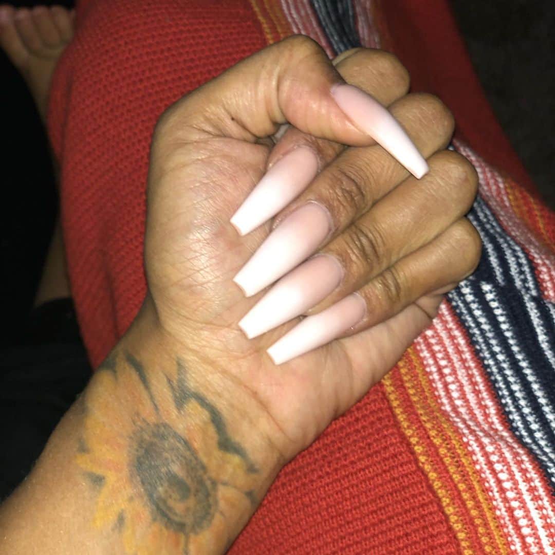 エヴァ・マルセルさんのインスタグラム写真 - (エヴァ・マルセルInstagram)「I’m in love with my new nail artist @Nailmannered!!!! Instant love affair and she’s stuck with me 🌻 #ladyboss #blackgirlmagic」6月27日 6時14分 - evamarcille