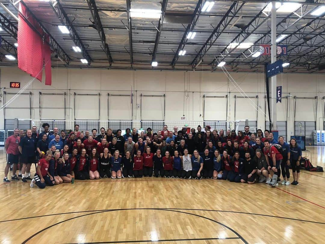 USA Volleyballさんのインスタグラム写真 - (USA VolleyballInstagram)「‪The @usavwnt gym is busy this week in @visitanaheim with 3 separate teams training, nearly 60 players and nearly 20 coaches and support personnel. @teamusa preparing for @FIVBVolleyball #VNL Finals July 3-7, as well #PanAmCup July 4-15, and the Collegiate National Team (#USAVcnt) - Anaheim training program. Working together and building the pipeline under one roof. Go 🇺🇸!‬」6月27日 6時31分 - usavolleyball