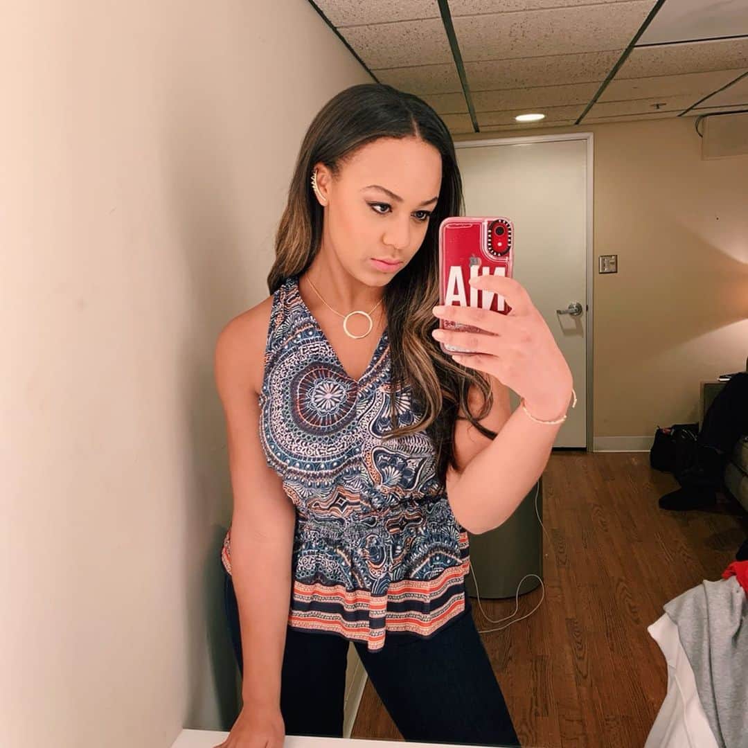 Nia Sioux Frazierさんのインスタグラム写真 - (Nia Sioux FrazierInstagram)「The old Emma can’t come to the phone right now... why? Because she’s dead. Thank you so much @boldandbeautifulcbs for taking a chance on me. This was my first scripted show and I will always be grateful for this amazing experience. These last scenes were bittersweet but so much fun to film. And to all the Emma fans thank you so much for all of the love and support. Until next time B&B❤️」6月27日 6時32分 - niasioux