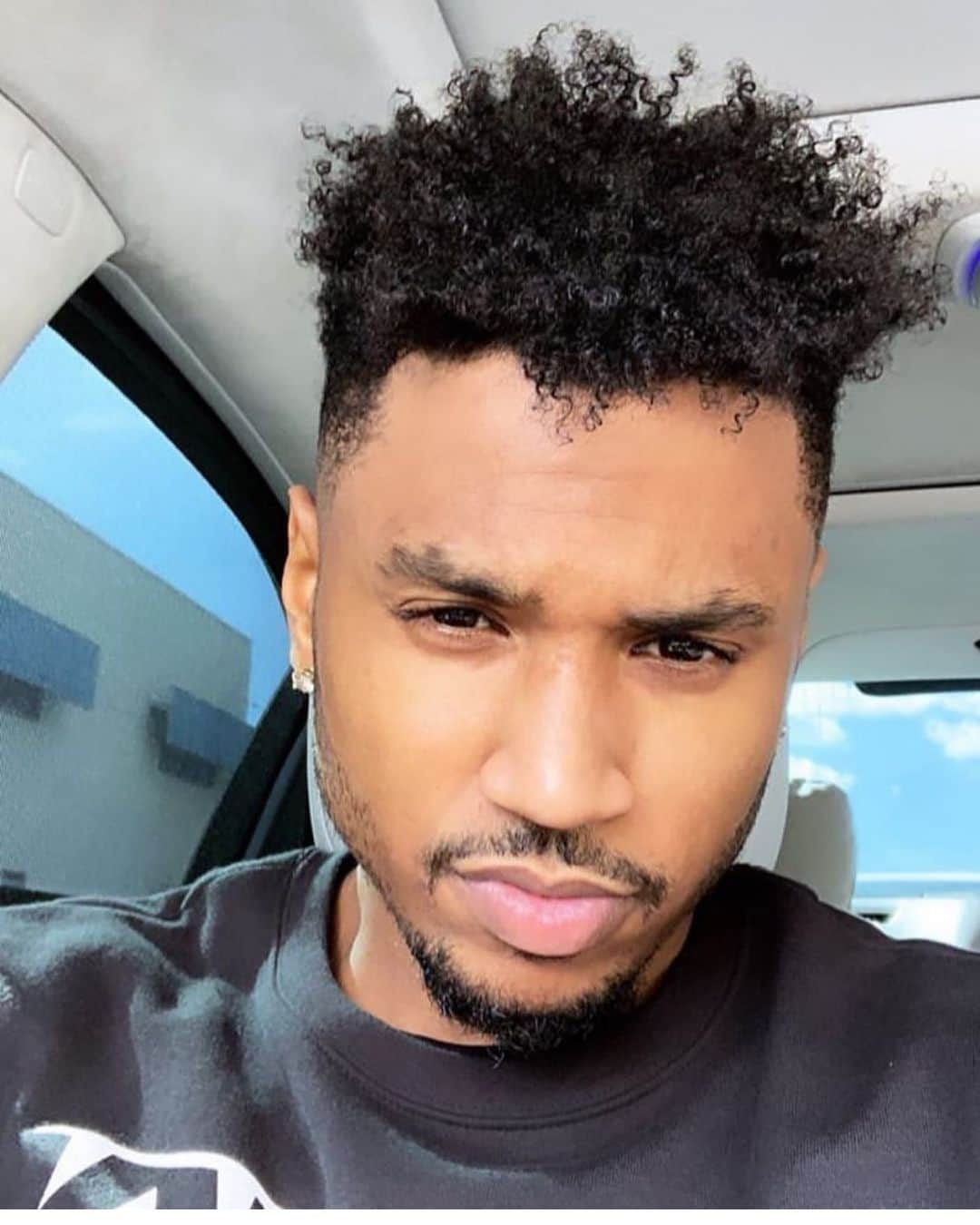 トレイ・ソングスさんのインスタグラム写真 - (トレイ・ソングスInstagram)「Fuck y’all wait til I moisturize my shit again. 🤣🤣🤣🤣」6月27日 6時36分 - treysongz