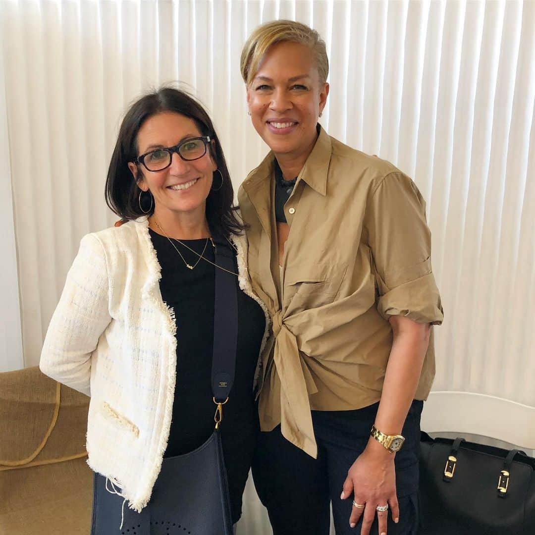 ボビー・ブラウンのインスタグラム：「Always a pleasure to see a fellow entrepreneur and friend @tonyalewislee who has created a beautiful brand @movitaorganics @foundermade」