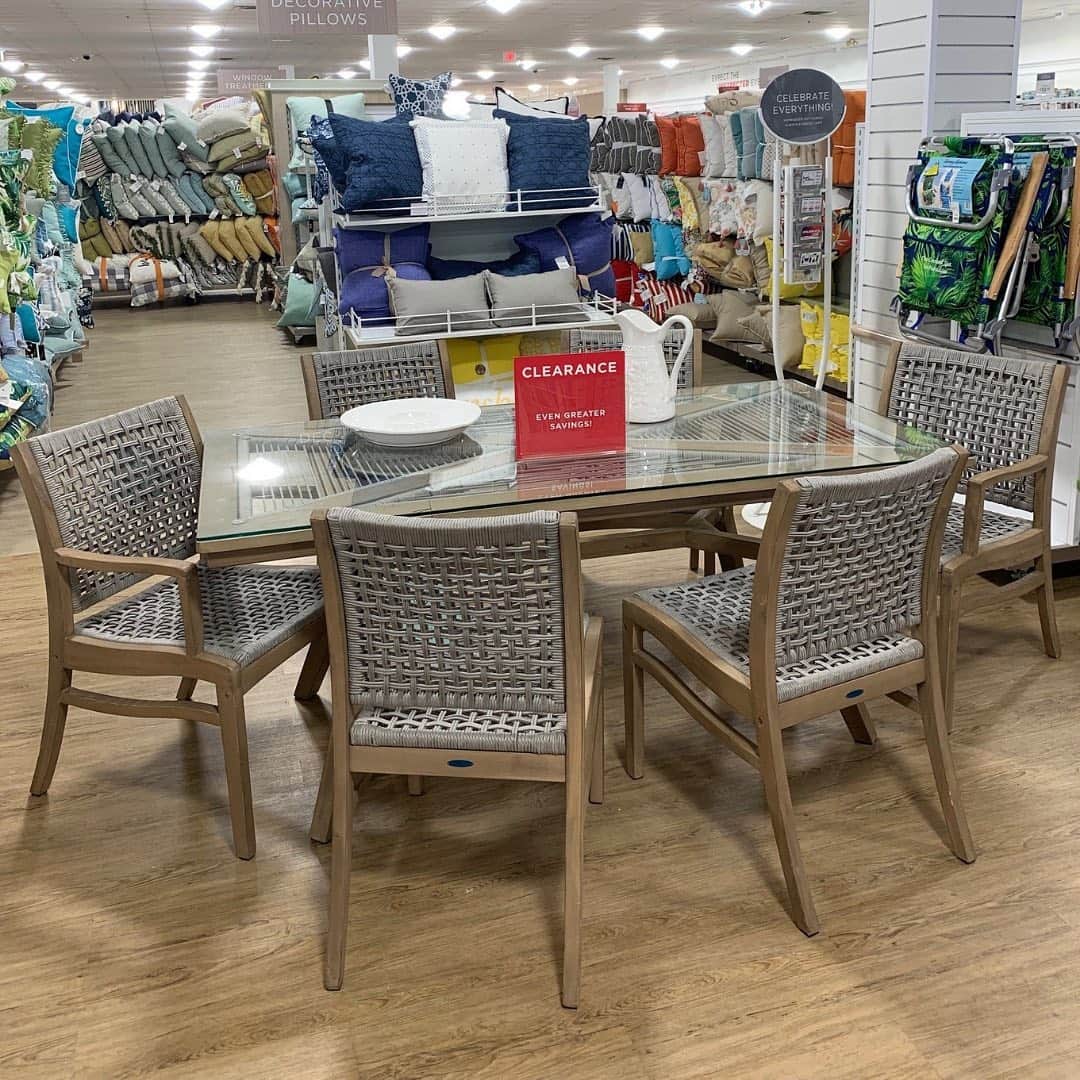 HomeGoodsさんのインスタグラム写真 - (HomeGoodsInstagram)「New markdowns just taken! Outrageous savings on outdoor furniture you can take home today! Find a gorgeous outdoor dining set to host the perfect 4th of July party! 🎉 #GoFinding」6月27日 6時43分 - homegoods