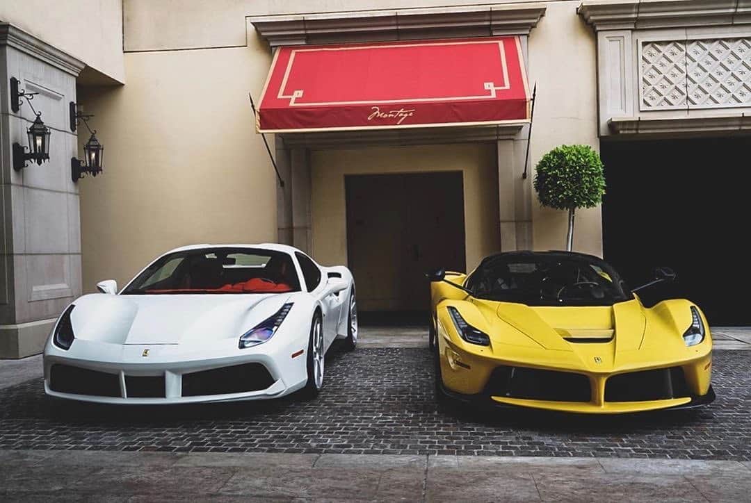 CARLiFESTYLEさんのインスタグラム写真 - (CARLiFESTYLEInstagram)「488 and LaFerrari. @wiresonly Photo by @carpaparazzi #carlifestyle」6月27日 7時13分 - carlifestyle