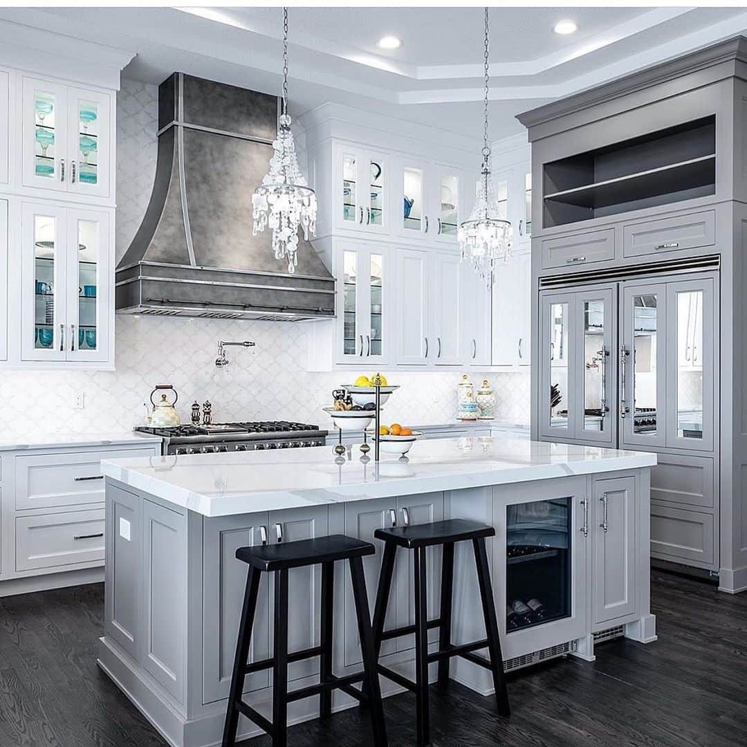 さんのインスタグラム写真 - (Instagram)「Comment 1 emoji that best describes this gorgeous kitchen... by @hydeparkrenovations」6月27日 7時20分 - inspire_me_home_decor