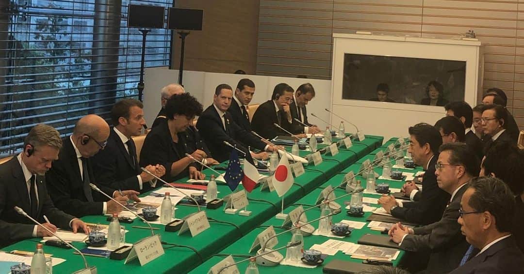 世耕弘成のインスタグラム：「G20のため来日の🇫🇷マクロン大統領と安倍総理の会談に同席。」
