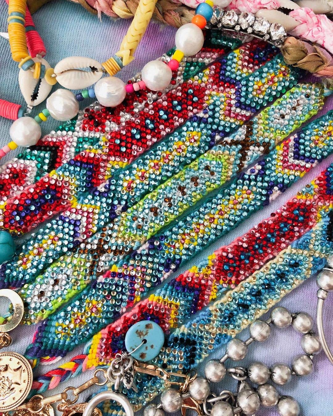 ダニジョーのインスタグラム：「You’re our BFF 👯🌈❤️ tap to shop our best-selling @dolorispetunia x DANNIJO friendship bracelets」