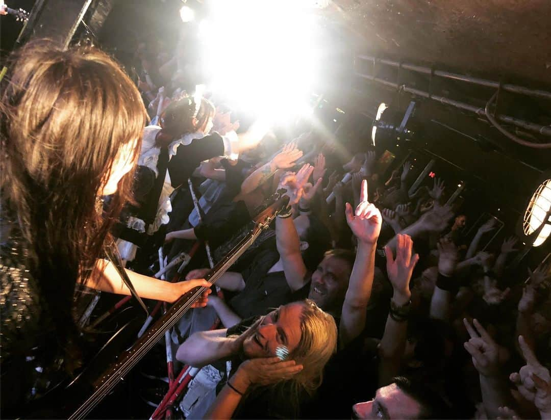 BAND-MAIDさんのインスタグラム写真 - (BAND-MAIDInstagram)「＃bandmaid #worlddomination #wdbm #hamburg」6月27日 7時45分 - bandmaid.jp