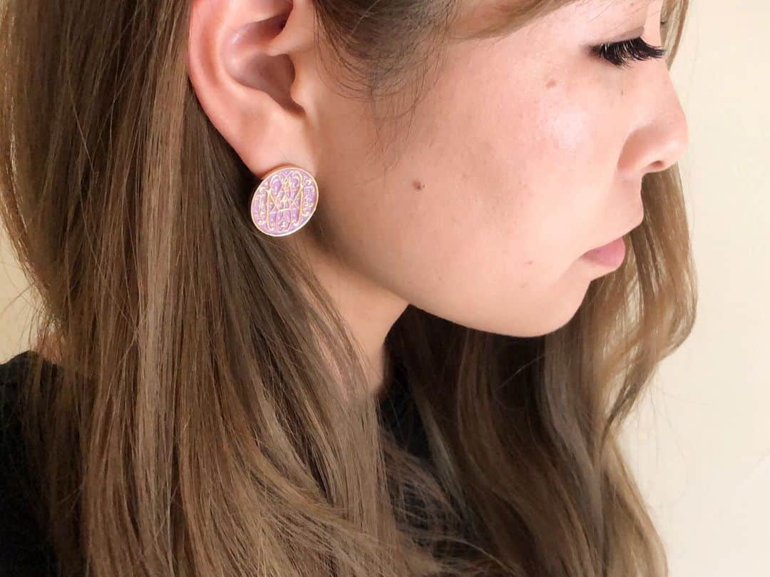 yu nakamura ヘアアレンジ hairarrangeのインスタグラム：「@marte_vintage  シリーズ  ついついラベンダー色を選びがち。。。 最近のお気に入りです♬ これは重くない👂★ #marte#martevintage #ピアス#ピアス女子」