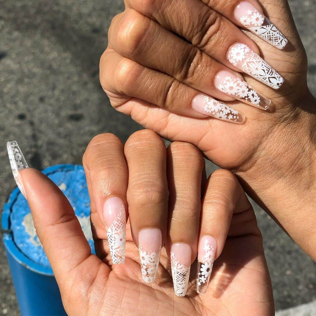 Draya Micheleさんのインスタグラム写真 - (Draya MicheleInstagram)「My nails.  Antique flowers @thebrandnails accepting walk ins until 7pm ...」6月27日 8時00分 - drayamichele