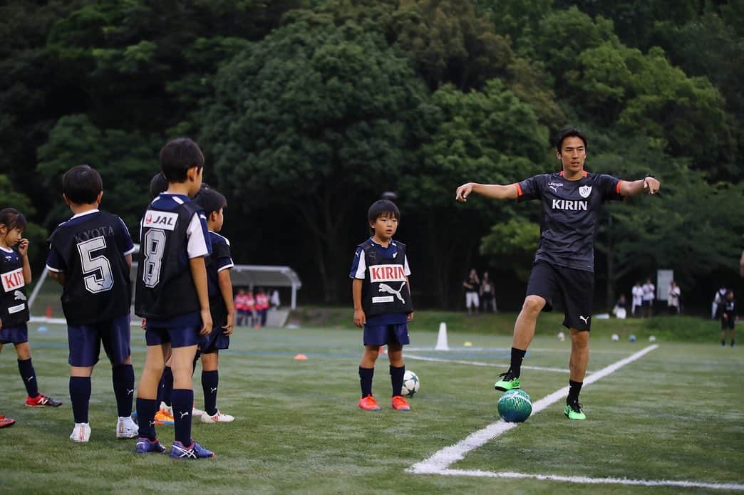 長谷部誠さんのインスタグラム写真 - (長谷部誠Instagram)「*** MAKOTO HASEBE SPORTS CLUB ⚽️ #mhsc  #kirin  #キリン #lawson  #ローソン #jal #puma  #プーマ  #クラブ生と #今年もガチンコサッカー #僕が一番楽しそう  #会う度に感じる #子どもたちの成長 #サッカーが上手くなるだけでなく #人間力を高めて欲しい #子どもたちの未来に期待するだけでなく #可能性を広げてあげたい」6月27日 8時17分 - makoto_hasebe_official