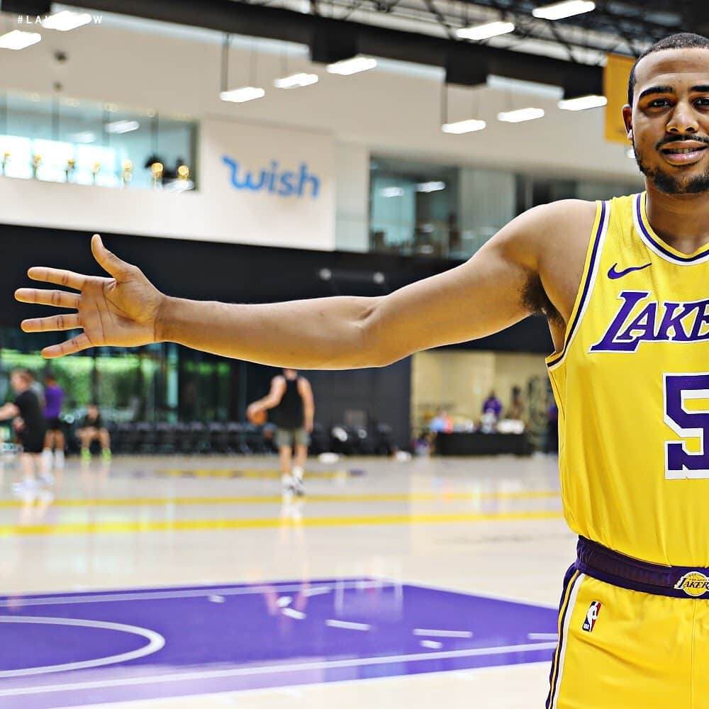 Los Angeles Lakersさんのインスタグラム写真 - (Los Angeles LakersInstagram)「Rook showing off that 7’1” wingspan on his first day 🦅」6月27日 8時14分 - lakers