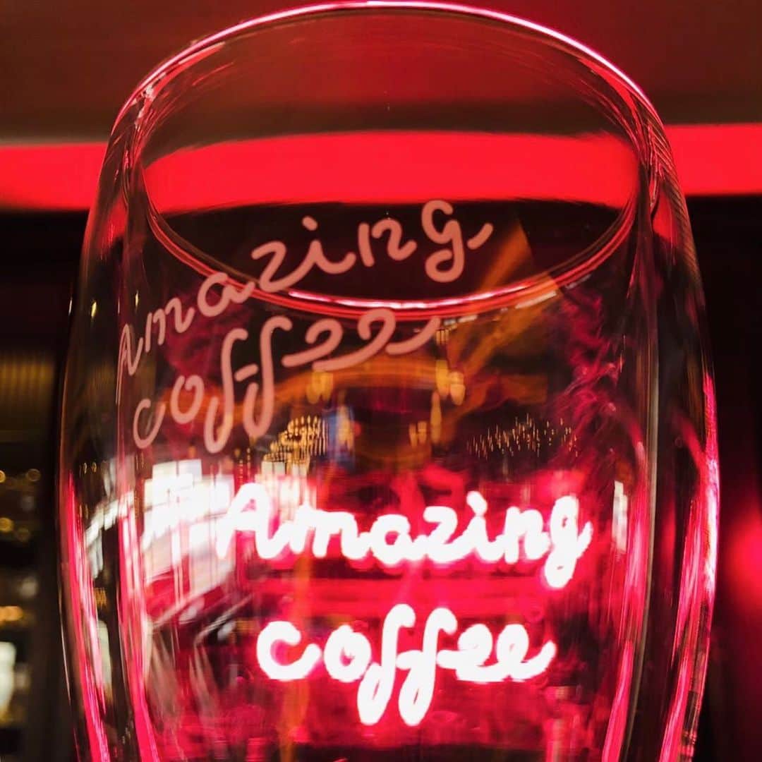 AMAZING COFFEEさんのインスタグラム写真 - (AMAZING COFFEEInstagram)「. ･*✈︎ AMAZING COFFEE & BAR TOKYO HANEDA AIRPORT ✈︎*･ . &BAR TOKYO HANEDA AIRPORTでは、お昼と夜で一味違う雰囲気を楽しめます🥳✨ . ぜひ、お待ちしております🙌🏻 . Have a nice coffee day(^o^)v . #AMAZINGCOFFEE #LDHkitchen #TOKYOHANEDAAIRPORT #AMeCO #アメコ #coffee #プーくん @thetokyohaneda_official」6月27日 8時45分 - amazing_coffee_official