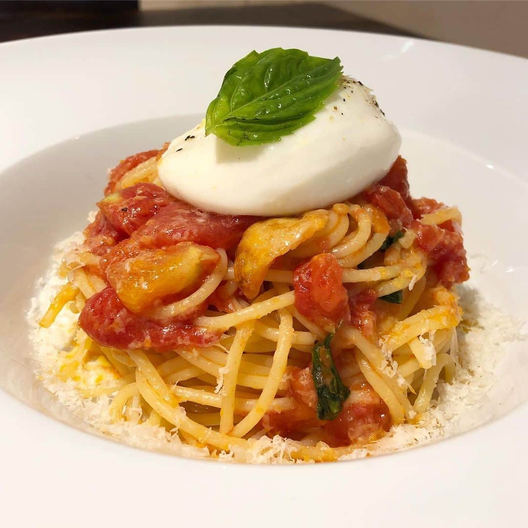 Arancino at The Kahalaさんのインスタグラム写真 - (Arancino at The KahalaInstagram)「NEW‼️ Spaghetti al Pomodoro Fresco with burrata, local waimanalo #yumeakane tomato concassé.  #arancinokahala #arancino #italian #bestitalianfood #hawaii #italianrestaurant #cheese #イタリア #burrata #italia #hawaiisbestkitchens #honolulu #honolulumagazine #thefeedfeed #frolichawaii #アランチーノアットザカハラ #アランチーノ #イタリアン #ハワイ #おいしい #ホノルル #haleainaawards #pasta #ハワイ旅行 #ハワイ大好き #パスタ #happyanniversary #トマト #tomato」6月27日 8時56分 - arancinokahala