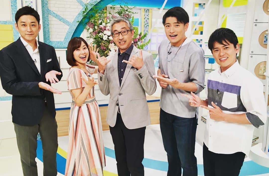 福岡放送「バリはやッ!」さんのインスタグラム写真 - (福岡放送「バリはやッ!」Instagram)「木曜コメンテーターの #スポーツ報知 顧問の #早川俊司 さんが来週から水曜コメンテーターに変わります😊  ニュースにもスポーツにも詳しい早川さん、来週からは週の真ん中に鋭いコメントおねがいします！  今日は午前中 激しい雨が降るところがありそう☔️風も強いので 傘がひっくり返らないよう注意してください。 午後は次第に雨がやんでくる見込みです。ただ湿度が高いため蒸し暑い一日になりそうです。」6月27日 8時57分 - barihaya