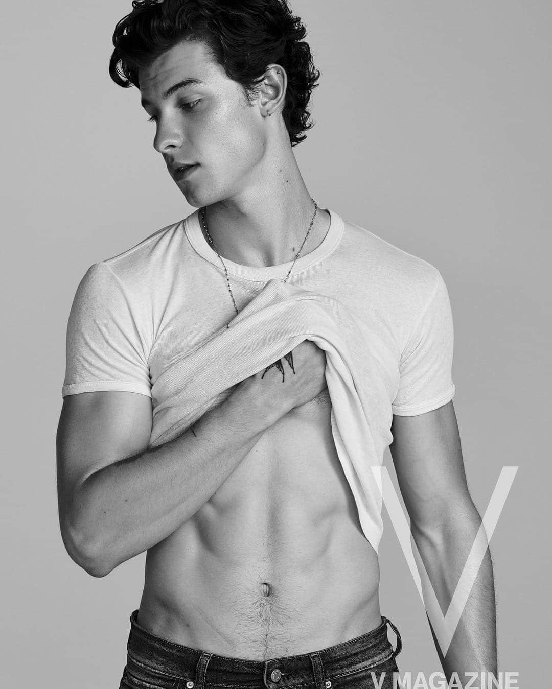 Calvin Kleinさんのインスタグラム写真 - (Calvin KleinInstagram)「Getting through #humpday just got a little easier with @shawnmendes— styled in #CALVINKLEINJEANS for @vmagazine 📸: @justinrcampbell #Señorita」6月27日 9時08分 - calvinklein