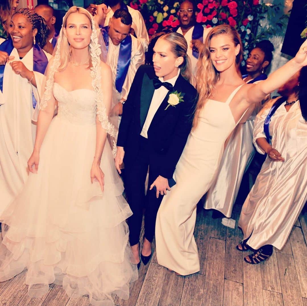 サラ・フォスターさんのインスタグラム写真 - (サラ・フォスターInstagram)「Erin finally made it to the altar...as the groom.  @conair #KnotARealWedding #TheKnotDrForConair」6月27日 9時33分 - sarafoster
