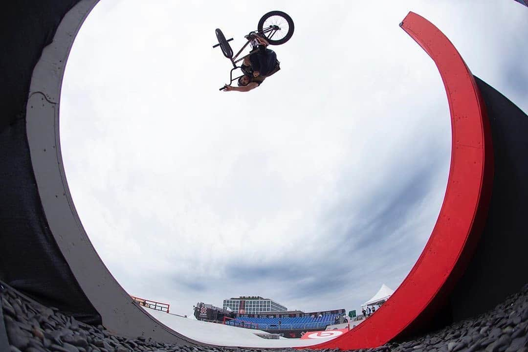 vansさんのインスタグラム写真 - (vansInstagram)「@VansBMX66’s @DakRoche defying gravity in China recently. 📷: @ColinMackayBMX」6月27日 9時34分 - vans