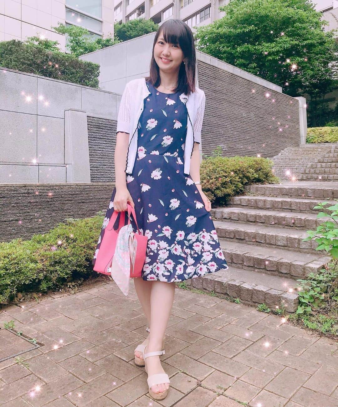 のインスタグラム：「* 先日のコーデ👠👗💕 * 🌸👗#ワンピース & #カーディガン ⇨ @annette_diary * 🌼👠 ⇨ @titivatejp  #titivate * 🌸👜 ⇨ @hermes * * ネイビー×ホワイト の組み合わせ 最近良く着てます💗👗 * #コーデ #コーディネート #izumiコーデ 🎀 #izumileコーデ #イズミールコーデ #アネット #ティティベイト #titivatestyle」