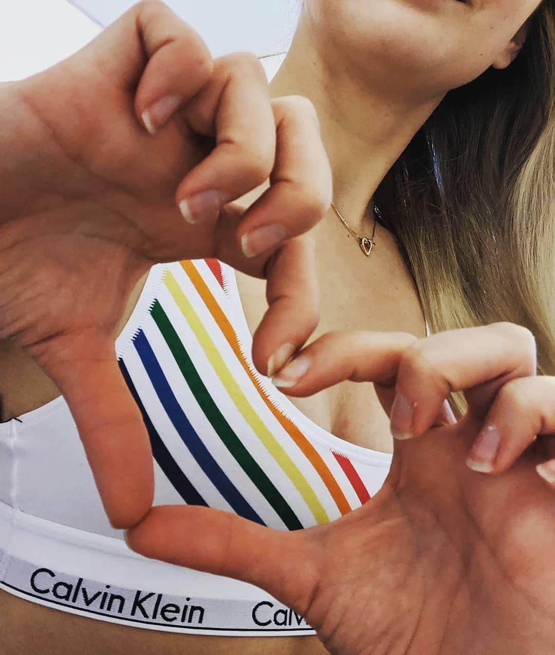 のインスタグラム：「#Pride today and everyday. ⠀⠀⠀⠀⠀⠀⠀⠀ No matter where you’re celebrating #WorldPride this weekend, check our link in bio for helpful pre-parade tips.」