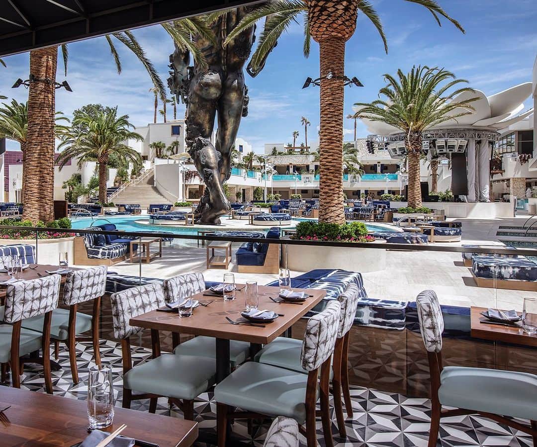 Palms Casino Resortのインスタグラム：「Dine al fresco at @greenestkitchen.」