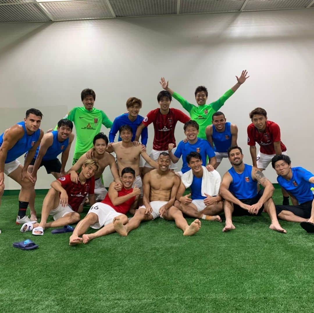 のインスタグラム：「3対0で逆転勝利‼️そしてベスト8進出  試合には出れなかったけど久しぶりにピッチに戻れました。常に良い準備をしてまた試合に出て活躍出来るように頑張ります👍  #逆転勝利 #acl #浦和最高  #浦和レッズ #トータル #4対2  #ベスト8 #橋岡大樹」