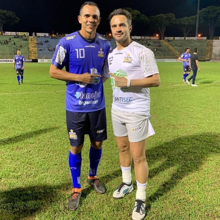 アレッサンドロ・ローザ・ヴィエイラのインスタグラム：「Será que jogava? Que honra #Giovanni ! ⚽️⚽️👑 @g10vanni」