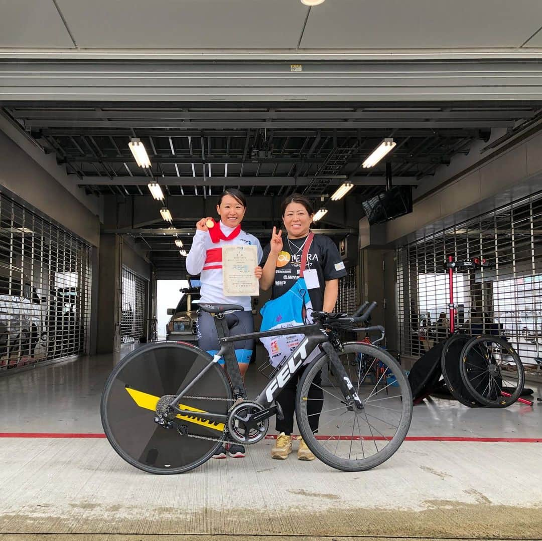 梶原悠未さんのインスタグラム写真 - (梶原悠未Instagram)「🚴‍♀️🗻 2019 全日本選手権 個人タイムトライアル🗻 女子U23  優勝🥇しました🌟 . HiBikeの中村さん、母をはじめ、日頃よりサポート、応援してくださる皆様、ありがとうございました。 . 明後日の個人ロードレースも頑張ります！ . #ソルテラグループ #FELT #maviccycling  #BIORACER #OGKkabuto #CRAFT #CWXワコール #JUCOLA」6月27日 15時26分 - yumi_kajihara