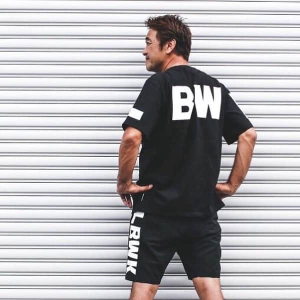 のインスタグラム：「Libertywalk自由に歩く！！！ LBWK NEW Design 今週土曜日から店頭販売スタート🙂  ONラインストアー来週の月曜日から🙂  #libertywalk#lbwk#lbfation#lbnation#アパレル#Tシャツ#パンツ#libertywalkkato」