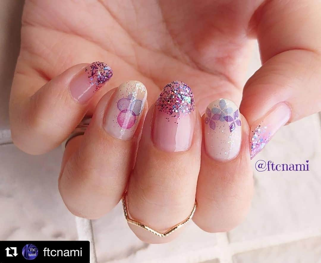 【PLANET NAIL（プラネット ネイル）】公式さんのインスタグラム写真 - (【PLANET NAIL（プラネット ネイル）】公式Instagram)「@ftcnami さん PLANET  NAIL Basic Line PLB22 ラプラスの魔力 を使用した梅雨ネイルのご紹介ありがとうございます💅 ・ #Repost @ftcnami with @get_repost ・・・ 6月26日 そろそろ#梅雨ネイル も終盤ですね。 私は今回で終わりかな～。 2回しかやってないけど！ 今回は買って使っていなかった、しずくネイルシール使用。  そめさん、(@somes_nail )さんの #令和初のそめ祭り#ネイルシール消費祭り 2回目の参加！  前回からまたシール増えちゃった💦 減らす気ないだろっ😆 _ ✿使用品✿ #SQUSEME グロッシー ・ミルクコート ・ラベンダーコート #PLANETNAIL #ラプラスの魔力 PL26 #NAILHOLIC トップコート #SP042 #しずくネイルシール #しずく #CANMAKE Gel Volume TOP COAT _ #nail#ネイル#セルフネイル#セルフネイル部#ネイルサークル#ポリッシュ#マニキュア#自爪ネイル#美甲#シンプルネイル#ショートネイル#プチプラネイル#大人ネイル#ネイル好きな人と繋がりたい#スキューズミー#nailholic_kose#紫陽花ネイル」6月27日 10時00分 - planet.jp