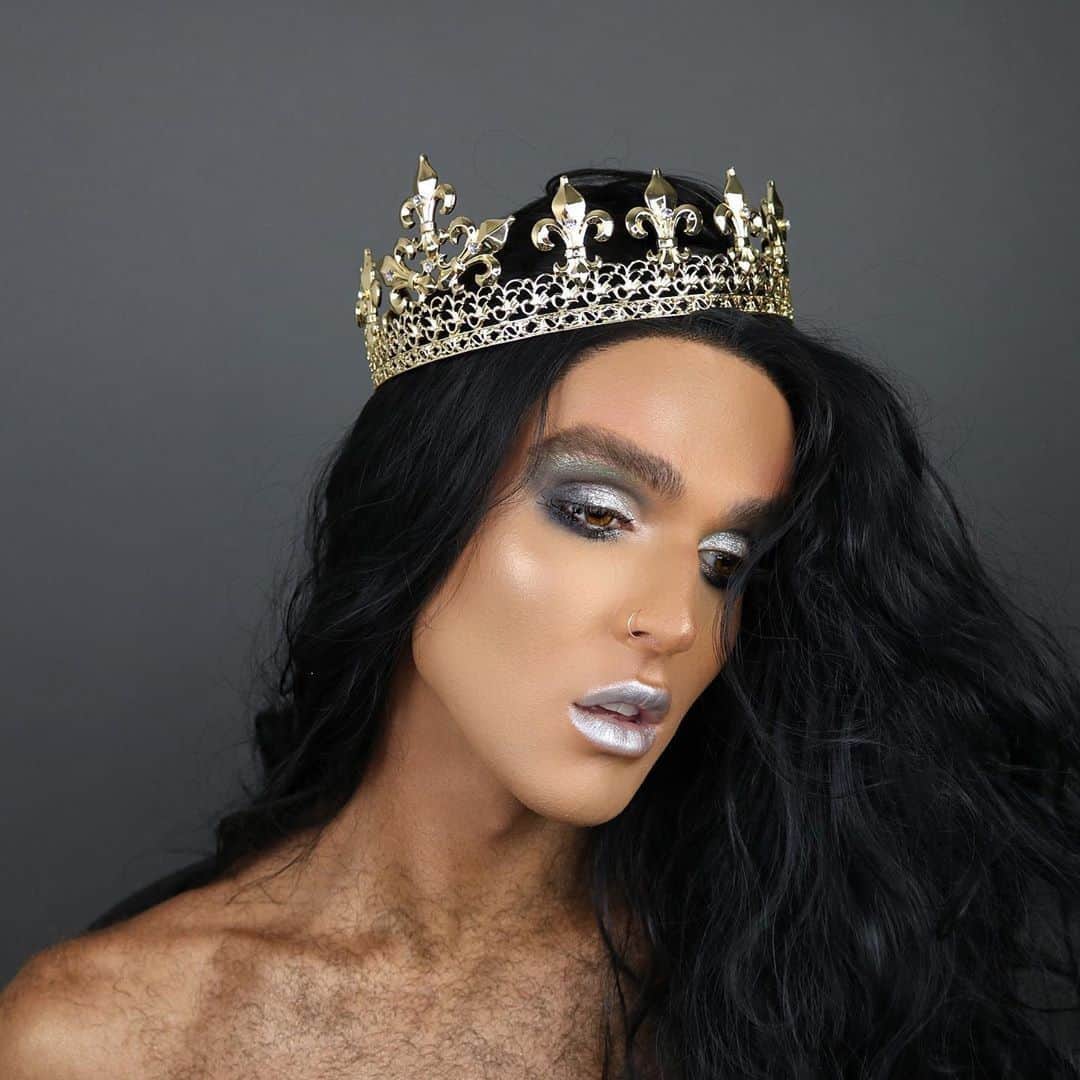 COVERGIRLさんのインスタグラム写真 - (COVERGIRLInstagram)「Head to our YouTube channel to check out @nick.metos #Pride makeup tutorial 📽️. He creates a smokey silver eyeshadow look using our #TruNaked Eyeshadow Sticks in '900', '920' and '950', #Exhibitionist Liquid Glitter Sticks in '3' and Overthrown Eyeshadow Palette. #COVERGIRLMADE #COVERGIRLCrueltyFree #CrueltyFree」6月27日 10時06分 - covergirl