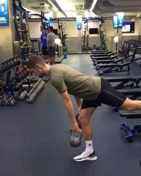 ベン・デイヴィスのインスタグラム：「Great feeling to be back in the gym! Recovery is going well, time to crack on!👌🏻」