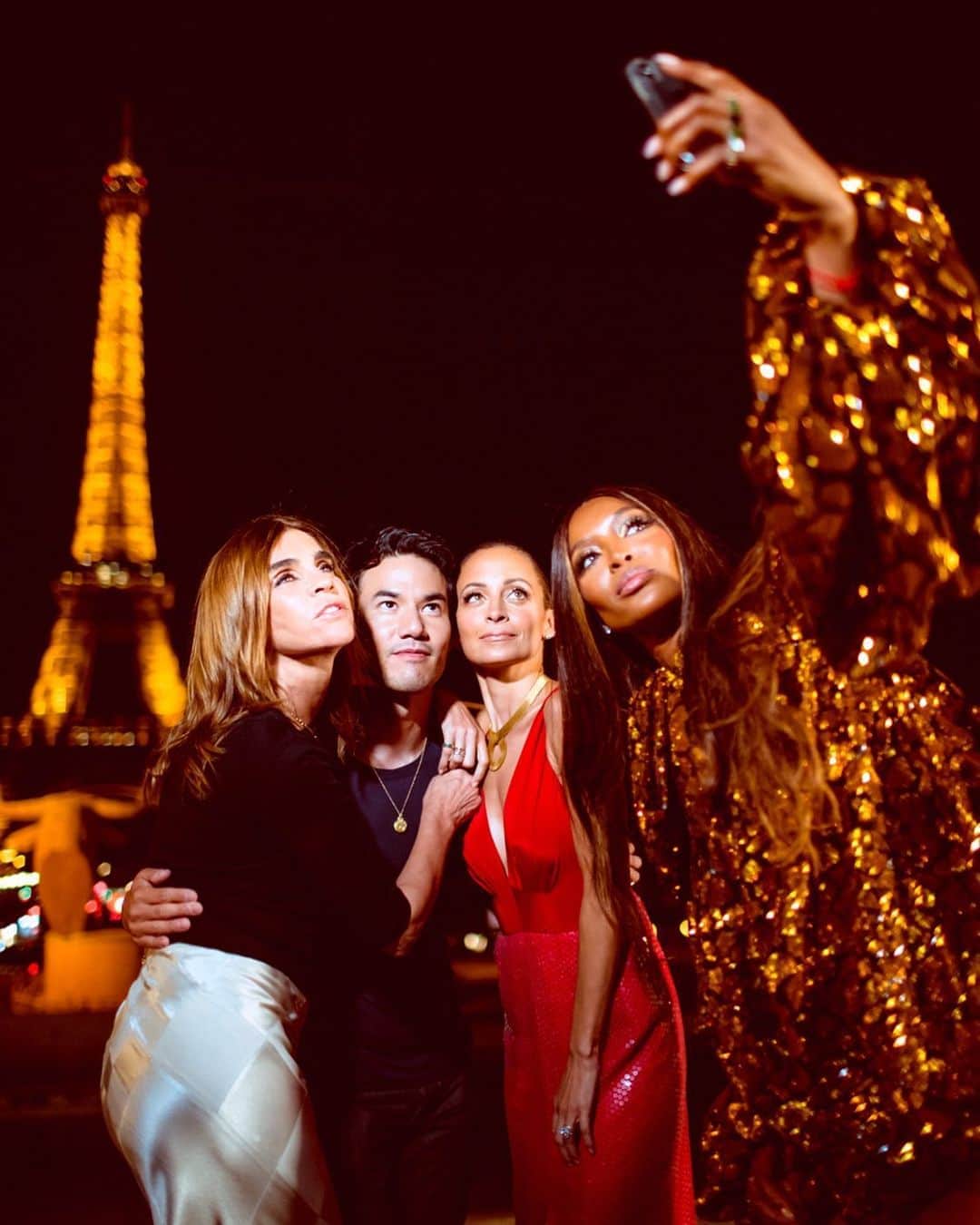 のインスタグラム：「SUMMER JOB ♥️ I am so excited to be a judge on @amazonprimevideo new series #MakingTheCut with these epic queens. First stop: PARIS 💋」