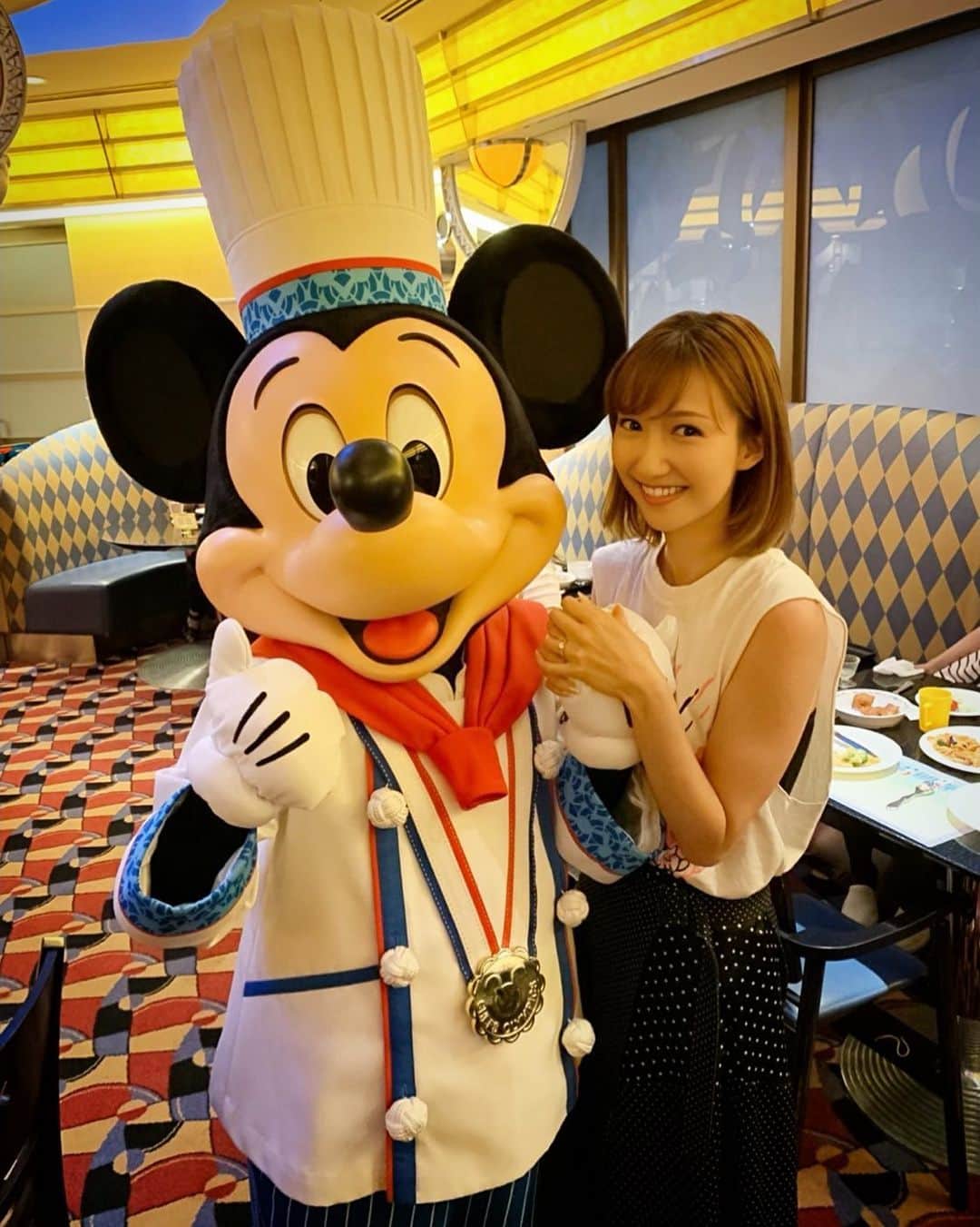 友稀サナさんのインスタグラム写真 - (友稀サナInstagram)「甥っ子のお誕生日会でシェフミへ🍴🎂 . いつもミニさんしかグリに行かないので 久しぶりのミッキーさんです😂✨🌈 ミッキー🐭美味しいご飯ありがとう😊 可愛い可愛い甥っ子の写真… どれ載せようかな…🤤💓 . . . #happybirthday#2th#anniversary  #シェフミッキー#シェフミ #dヲタさんと繋がりたい  #dヲタ#ミニヲタ#🎀 #ミニーマウス#minniemouse  #ミッキー#スーパースター #disney#アンバサダーホテル  #年パス#両方共通#年パ組 #birthdaydinner#🎂#🎉#👶#2歳 #子連れディズニー#甥っ子バカ#叔母バカ」6月27日 10時17分 - sana0810yuuki