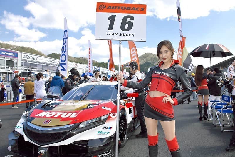 近藤みきのインスタグラム：「タイweekだーーー！ ADVANweekだーーー！w  無限は去年タイでPPとってるし、wedsもタイはいい成績ばかり✨Kondo Racingも今年は…☝️✨タイに期待。(きタイ  wedsの写真だけ無理くり感。w  #タイに行きタイ#motorsports#モータースポーツ#sgt#supergt#ADVAN#yokohama#レースクイーン」