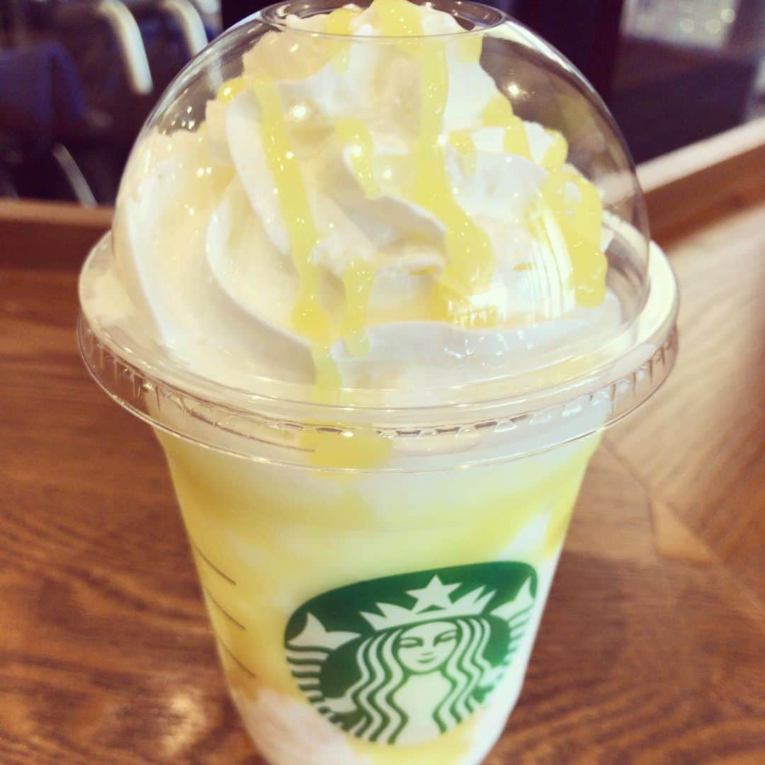 加藤千恵のインスタグラム：「先日のスタバ。レモンヨーグルト発酵フラペチーノ。発売するってニュース見たときから、絶対好きなやつ！ と思っていた。事実好きなやつだった。欲を言えば、甘酒感もう少し強くてもいいな。暑い日にまた飲みたい。」