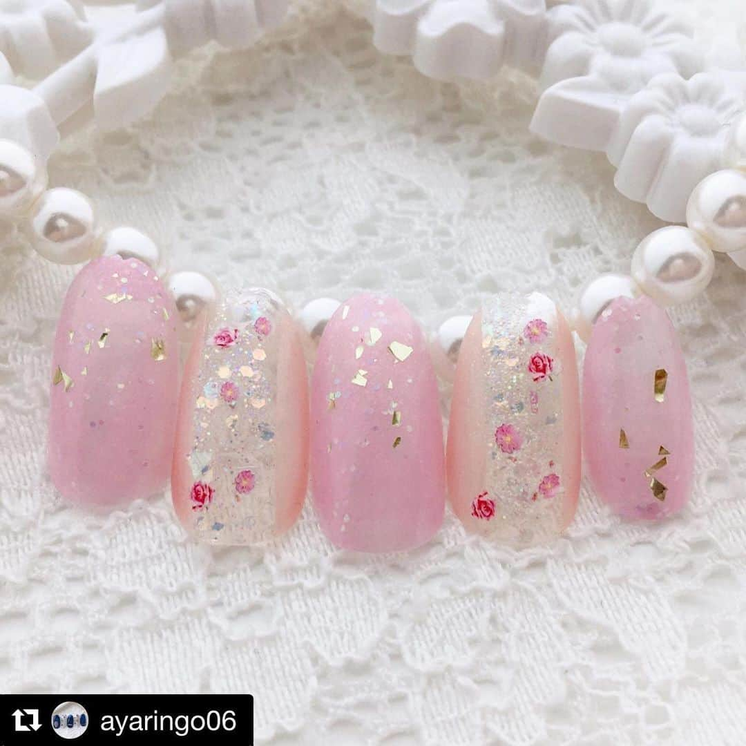 【PLANET NAIL（プラネット ネイル）】公式さんのインスタグラム写真 - (【PLANET NAIL（プラネット ネイル）】公式Instagram)「@ayaringo06 さん PLANET  NAIL Basic Line PLB01 #一等星の使命  PLB04 #アステリズムの悪戯 を使用したネイルアレンジのご紹介ありがとうございます💅 ・ #Repost @ayaringo06 with @get_repost ・・・ : : ピンクで涼しげ水面ミニローズ🌹 : : ◁使用したもの▷ プラネットネイル アステリズムの悪戯/一等星の使命 ちふれ 314 ネイルホリック gd027 フラワーシール  ネット : : : @planet.jp : : : #プチプラネイル #セルフネイル #ロカリネイル #selfnail #selfnails #nailbook #nailpic #myreco #ネイルブック #私のtrillpic #大人可愛いネイル #ネイルチップ #ポリッシュネイル  #マニキュアネイル #nailholic_kose #プラネットネイル #ピンクネイル #フラワーネイル  #夏ネイル2019 #シンプルネイル #オフィスネイル #おしゃれネイル  #大人ネイル」6月27日 10時40分 - planet.jp