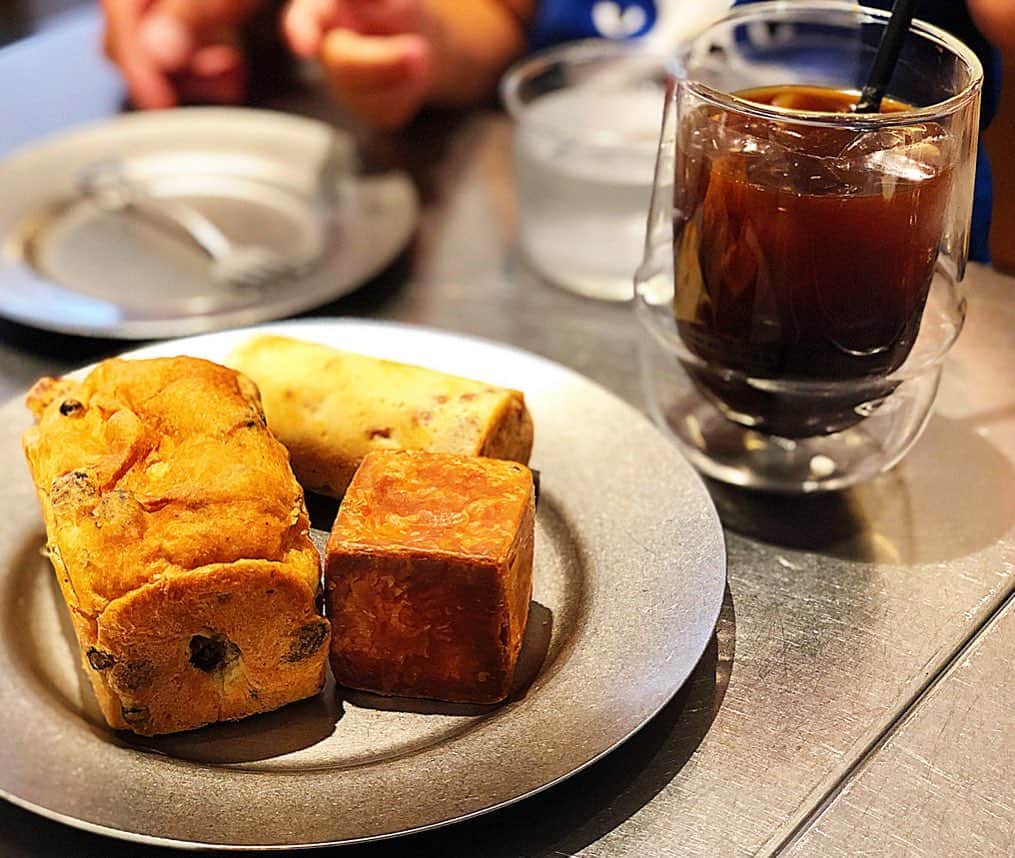 迫田愛子さんのインスタグラム写真 - (迫田愛子Instagram)「食べたらあかんやつ🤤❤️笑  好きなカフェ☕️ @lohasbeanscoffee 💕  最近ベーカリーも充実してて本当にすき🥰  #cafe #lohasbeanscoffee」6月27日 10時40分 - aiko_esnail