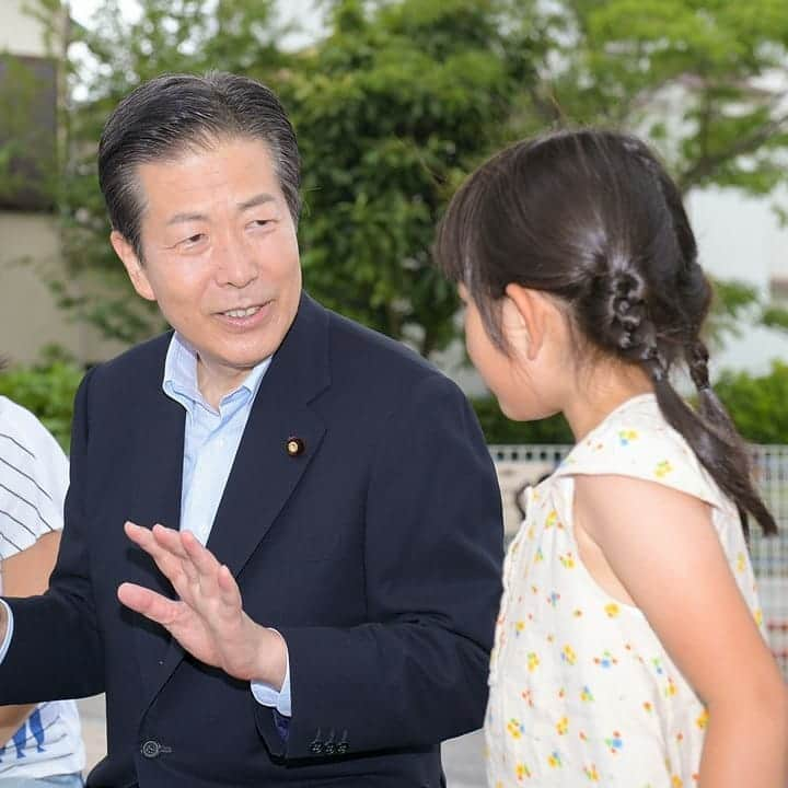 公明党さんのインスタグラム写真 - (公明党Instagram)「全国を飛び回り、現場の声に耳を澄ます山口なつお代表。  いよいよ来年は、東京五輪・パラリンピックです。鉄道駅のホームドア設置などバリアフリー化を一層強力に進めます。首都直下地震や水害などに備え、地域の防災力強化をはじめ、命を守る防災・減災対策も加速させていきます。  #弁護士　#水戸　#納豆好き　#葛飾　#下町　#寅さん　#両さん　#なっちゃん　#小さな声を聴く力　#東京　#山口なつお　#公明党」6月27日 10時41分 - komei.jp