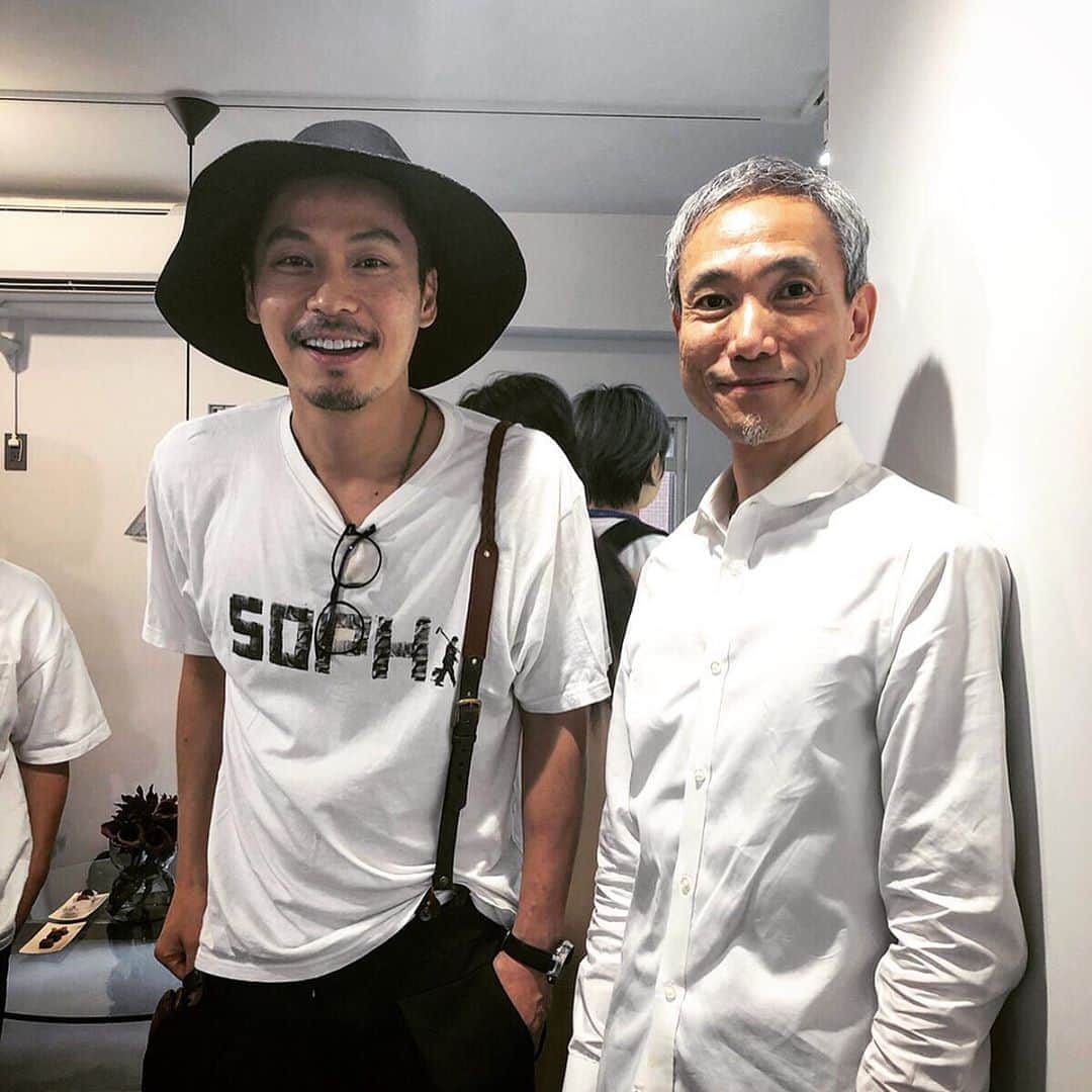 のインスタグラム：「ジュエリーアーティスト・星野学さんのブランド #hoshinostudiojewelers のオープニングにお邪魔しました。人柄が宿った作品と空間、豊かな〇〇性が垣間見える心の時間でした。星野さん、心からおめでとうございます🎉 The opening party of jewelry artist Manabu Hoshino. It was the time of the heart to heart... work and space where his personality had dwelled, and the rich craziness was glimpsed.  Mr. Hoshino, I sincerely congratulate you!! #ジュエリー #jewel #jewelry」