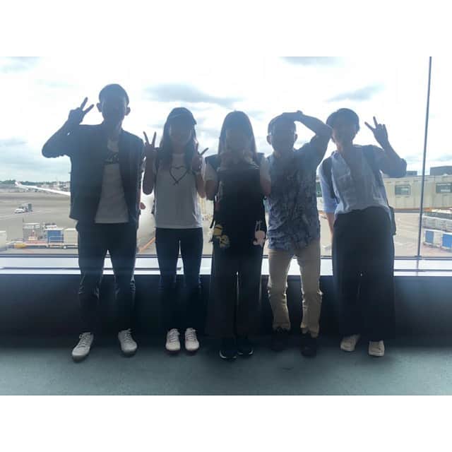 前田彩里のインスタグラム：「. 70日合宿 のはじまり~🗣🍀 みんなで乗り越えるぞい💛🧡 . えいえいお👀💋 . #帰ってきたら9月 #元気に帰ってこれますように🙏 #いてきます #逆光写真 #flagstaff #フラッグスタッフ合宿2019」